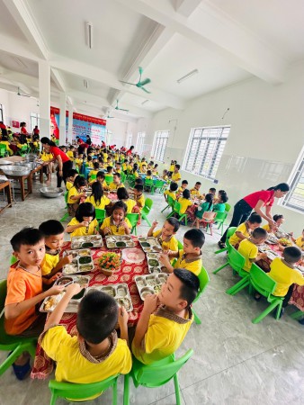 bữa ăn của trẻ