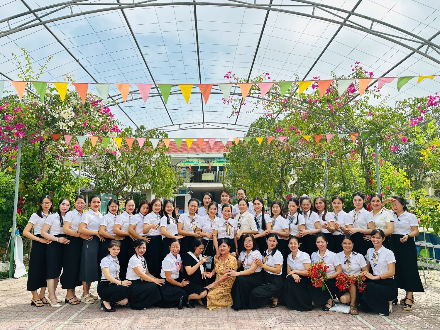 CB GV NV nhà trường